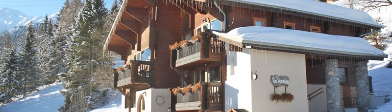 Chalet Winter 18 Letterbox